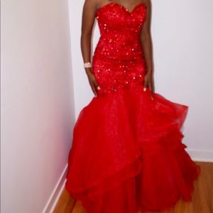 Beautiful sequined red prom dress Mermaid style